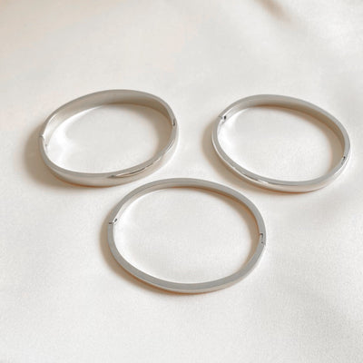 Pulsera Dorada Minimalista con Cierre de Hebilla Retro - Image 4
