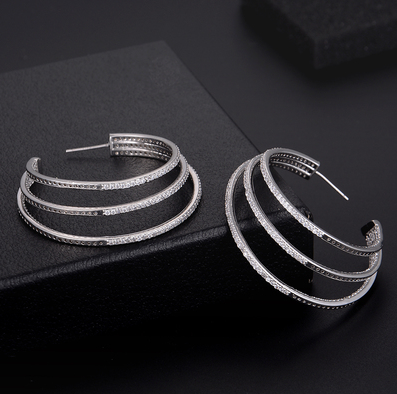 Aretes Grandes Circulares Dorados - Diseño Moderno y Elegante - Image 3