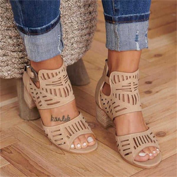 Sandalias de Tacón Tallado con Calados Decorativos