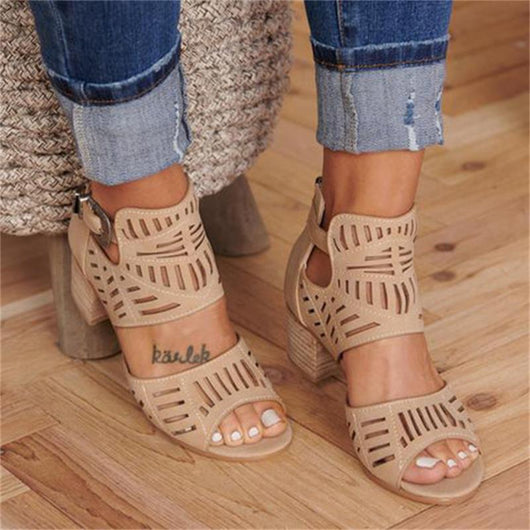 Sandalias de Tacón Tallado con Calados Decorativos