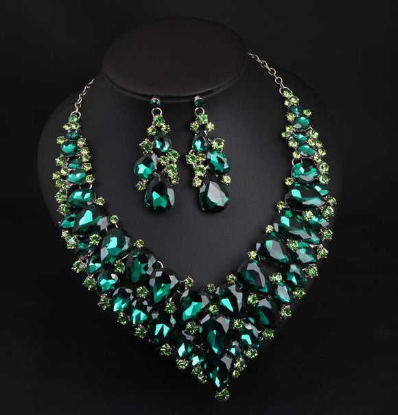 Conjunto de Collar y Aretes de Cristal Verde Africano