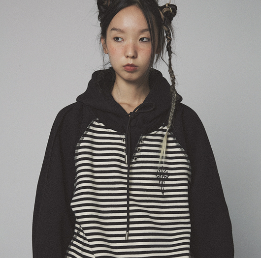 Sudadera con Capucha Falsa Dos Piezas Bordada Oversize - Image 6
