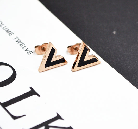 Aretes en V Negro Elegante - Image 8