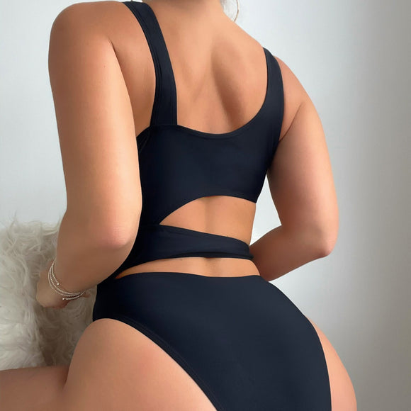 Traje de Baño Enterizo Calado de Corte Alto - Diseño Sensual 2024