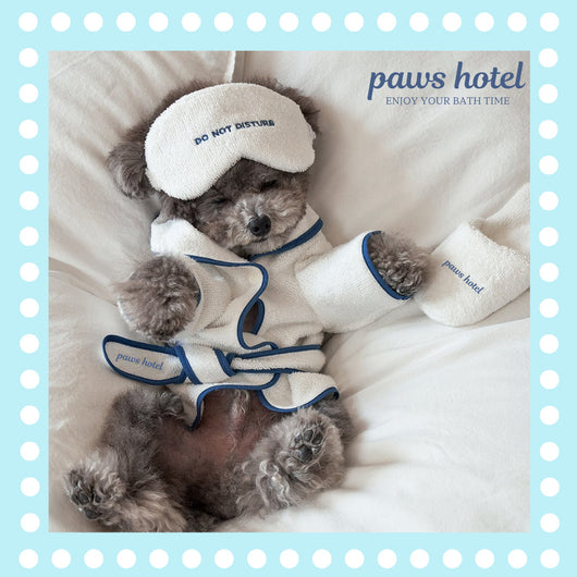 Bata de Baño para Mascotas con Diseño Hotel Chic - Pijama Fotográfico - Image 7