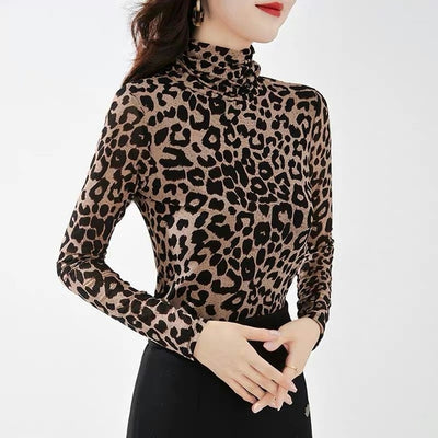 Blusa Base Cuello Alto Estampado Leopardo para Mujer - Image 5