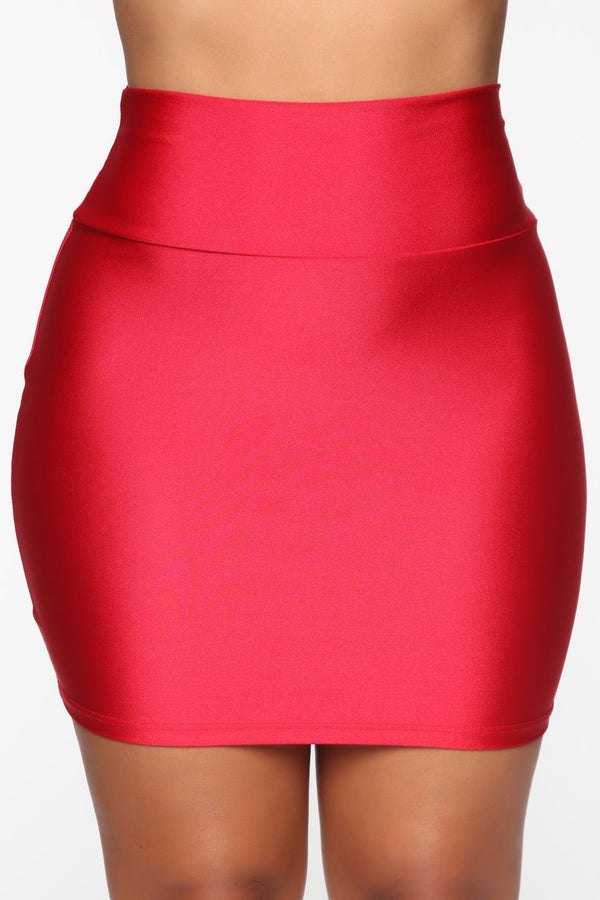 Falda Corta Ajustada Realzadora de Cadera - Diseño Versátil de Color Liso - Image 3