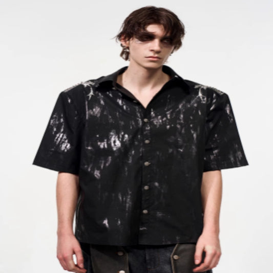 Camisa Blanca Manga Corta para Hombre con Hombreras Serpiente y Detalles Dorados
