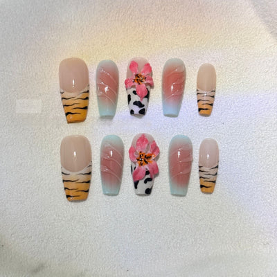 Arte de Uñas Lirio con Patrón Cebra Tallado a Mano - Image 14