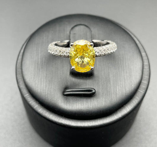 Anillo de Plata 925 con Circonia Cúbica Amarilla - Diseño Elegante y Minimalista para Mujer