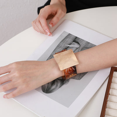 Pulsera Cuadrada Geométrica en Metal Cepillado - Diseño Elegante y Minimalista - Image 11