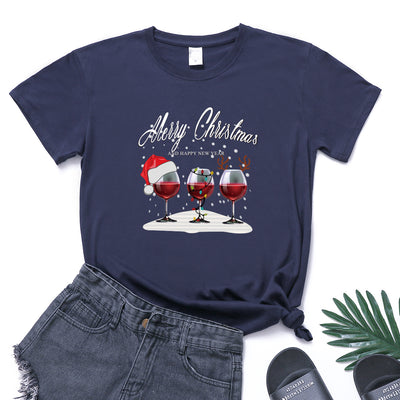 Playera Navideña con Estampado de Tres Copas de Vino - Image 6