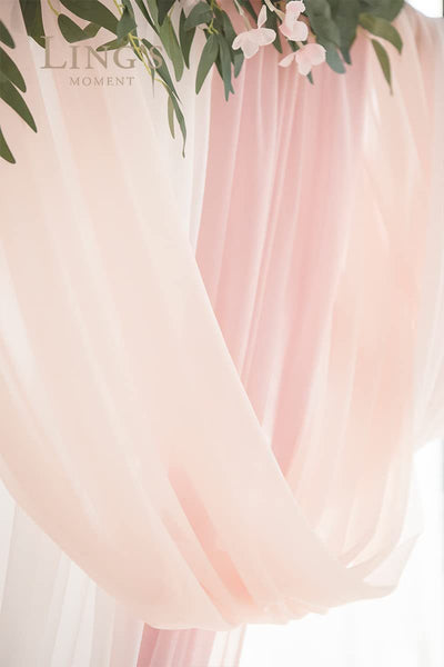 Arco de Bodas con Decoraciones Florales Colgantes - Image 23