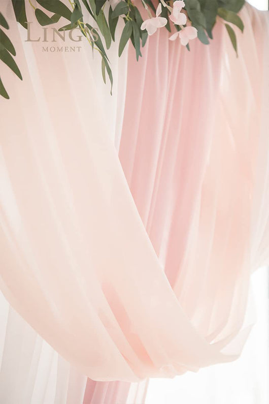 Arco de Bodas con Decoraciones Florales Colgantes - Image 23