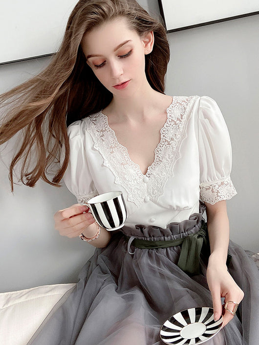 Blusa de Encaje Calado con Escote en V - Image 4