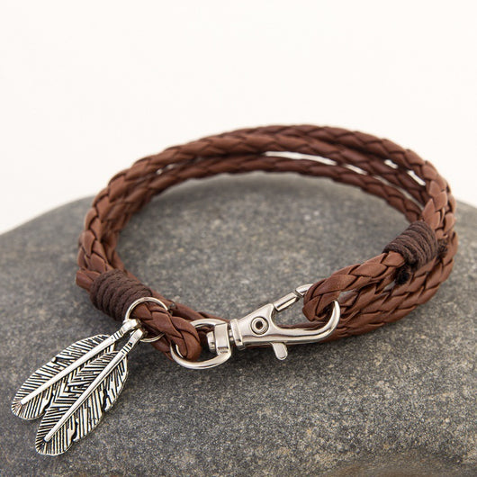 Pulseras de Amistad con Cuero y Amuletos - Brazaletes de Moda