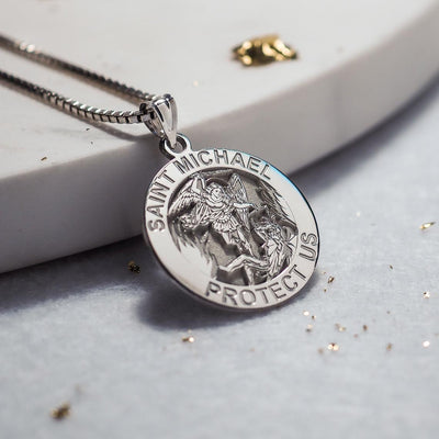 Medalla de Ángel con Cadena - Image 5