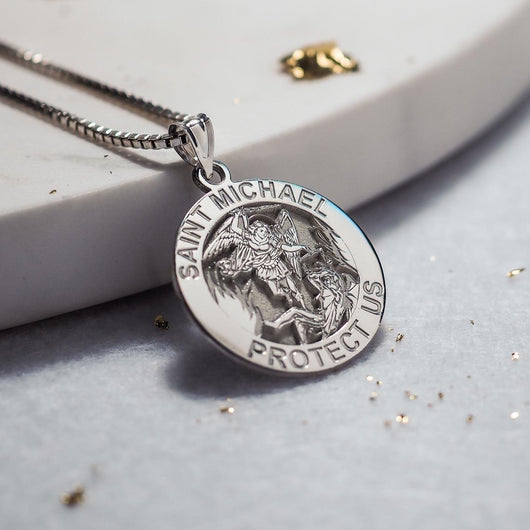 Medalla de Ángel con Cadena - Image 5