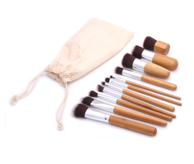 Set de 11 Brochas de Maquillaje con Mangos de Bambú y Bolsa de Lino - Image 13