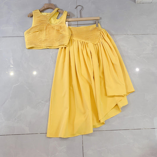 Conjunto Elegante con Chaleco Hueco y Falda Irregular - Image 12
