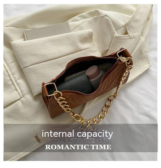 Bolso Bandolera Baguette Plisado con Cadena - Image 11