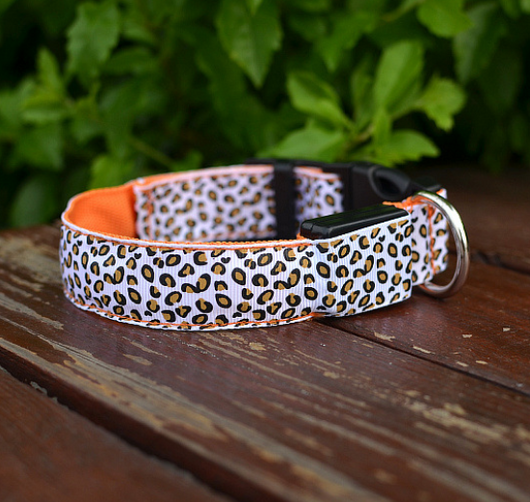 Collar LED Ajustable para Perros con Diseño Leopardo - Seguridad Nocturna - Image 11
