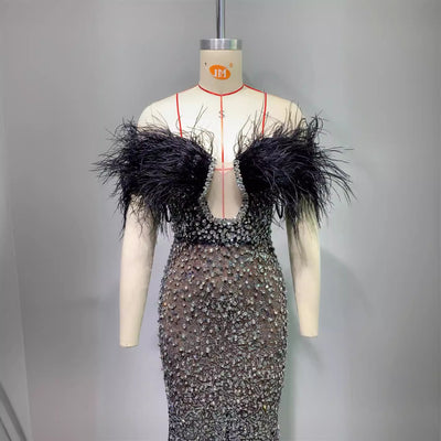 Vestido Tubo Elegante con Plumas, Pedrería y Lentejuelas Escote V - Image 3