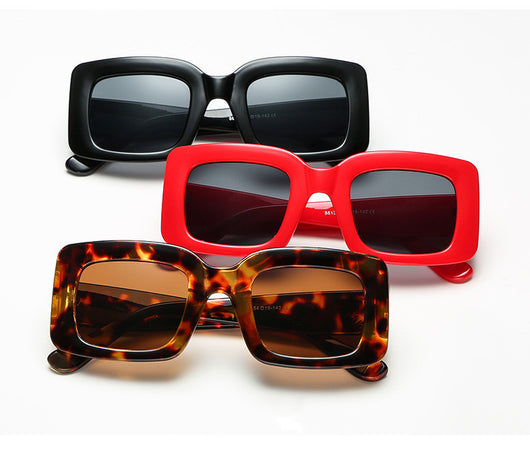 White square-frame sunglasses with dark gray lenses, featuring a chunky and fashionable design. - Image 4