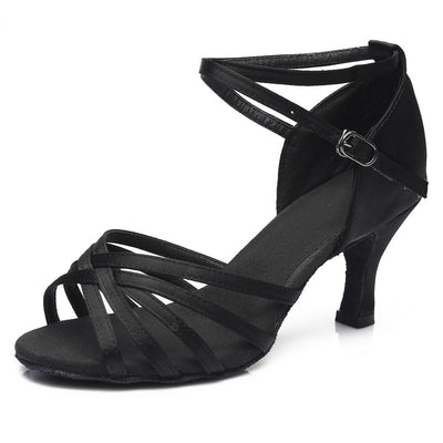 Zapatos de Satén para Baile Latino en Interiores - Image 2