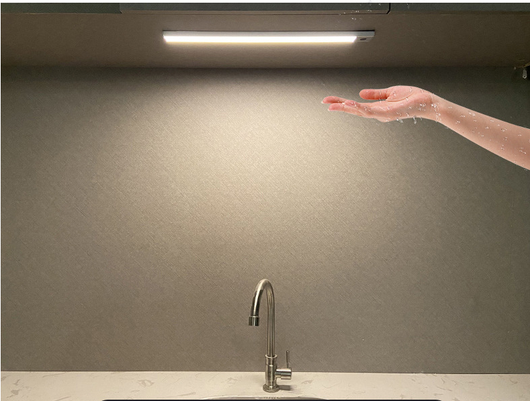 Luz LED con Sensor de Movimiento por Escaneo Manual, Carga USB y Instalación Magnética