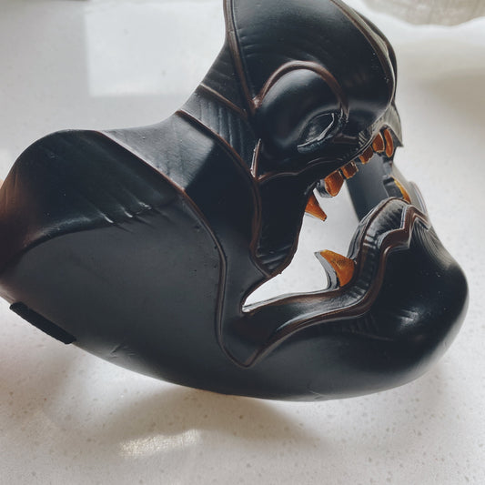 Máscara de Cosplay de Moldeo Único en Resina con Diseño Cóncavo - Image 2