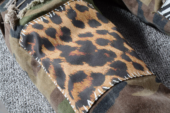 Pantalones Holgados con Parche Estampado