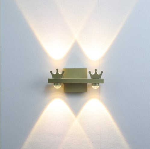 Lámpara de Pared Dorada Crown - Iluminación Elegante para Dormitorio, Sala y Pasillos - Image 3