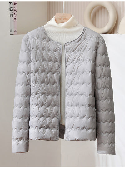 Chaqueta Corta Acolchada para Mujer con Cuello Fruncido - Image 17