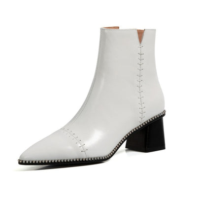Botas Martin de Tacón Alto con Detalles Metálicos - Diseño Minimalista en Tonos Nude - Image 7