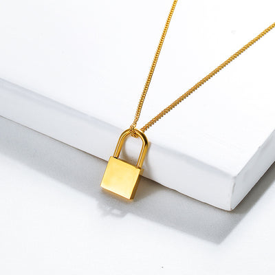 Collar de Acero Titanio Chapado en Oro 18K con Cierre de Seguridad - Image 5
