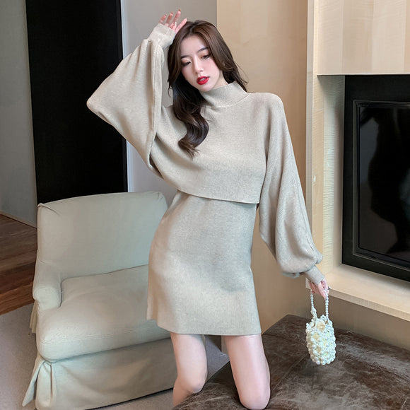 Conjunto de Dos Piezas: Vestido Tejido con Capa y Blusa de Manga Larga