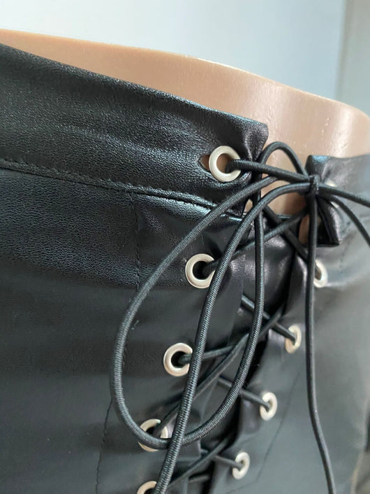 Traje Ajustado de Dos Piezas con Costura de Cuero - Image 14