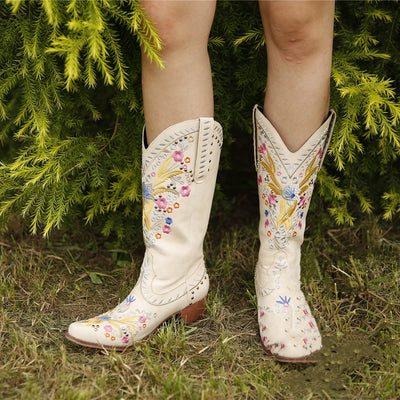 Botas Étnicas Bordadas de Caña Media con Tacón - Image 4
