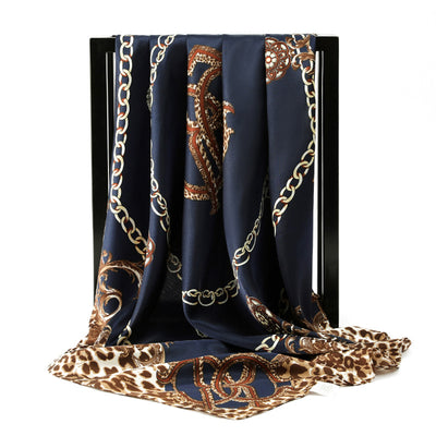 Pañuelo de Seda Estampado Leopardo y Cadenas 90x90cm - Image 10