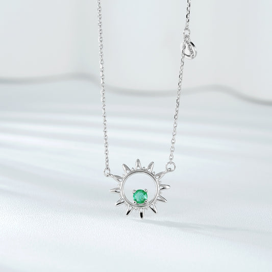 Collar Cadena Esmeralda Verde con Dije Redondo - Elegancia y Personalidad
