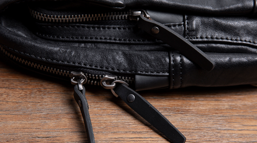Bolso Pecho Cuero Genuino para Hombre - Diseño Moderno y Funcional - Image 12