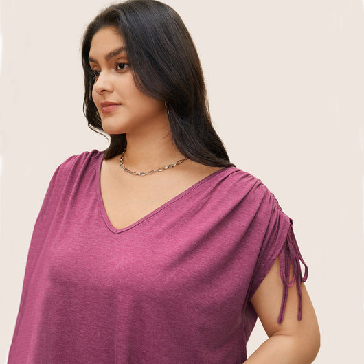 Playera Suelta con Cuello V y Cordón Ajustable - Básico Versátil - Image 4