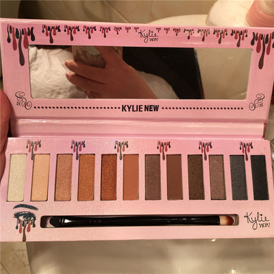 Paleta de Sombras Kelly 12 Colores - Acabado Mate Profesional - Image 6