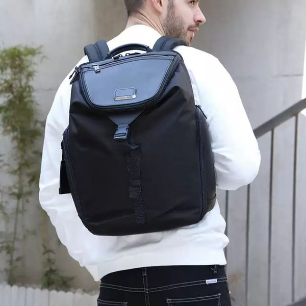 Mochila Elegante de Nylon y Cuero - Diseño Minimalista
