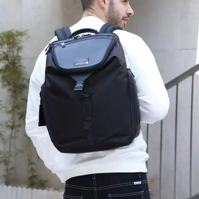 Mochila Elegante de Nylon y Cuero - Diseño Minimalista