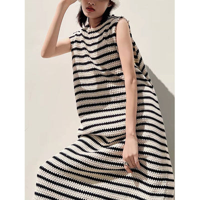 Vestido Tejido sin Mangas a Rayas Blanco y Negro con Escote en Uve - Image 5
