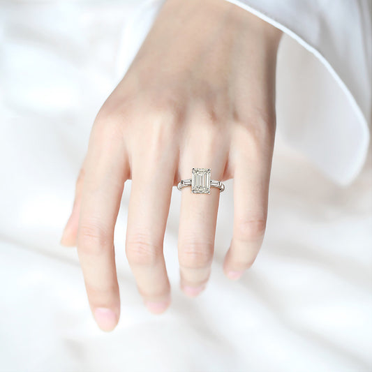 Anillo de Diamante Color G Rectangular con Bisel Chamfranado para Auto