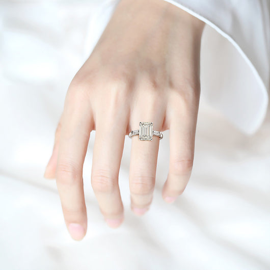 Anillo de Diamante Color G Rectangular con Bisel Chamfranado para Auto