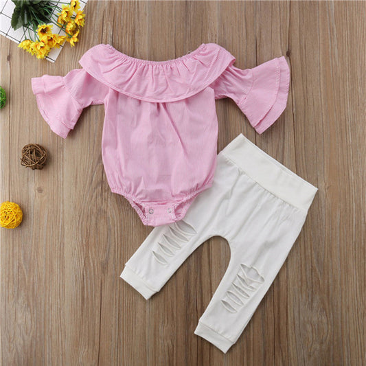 Traje dos piezas con pantalón acampanado rasgado y mangas voluminosas - Image 2